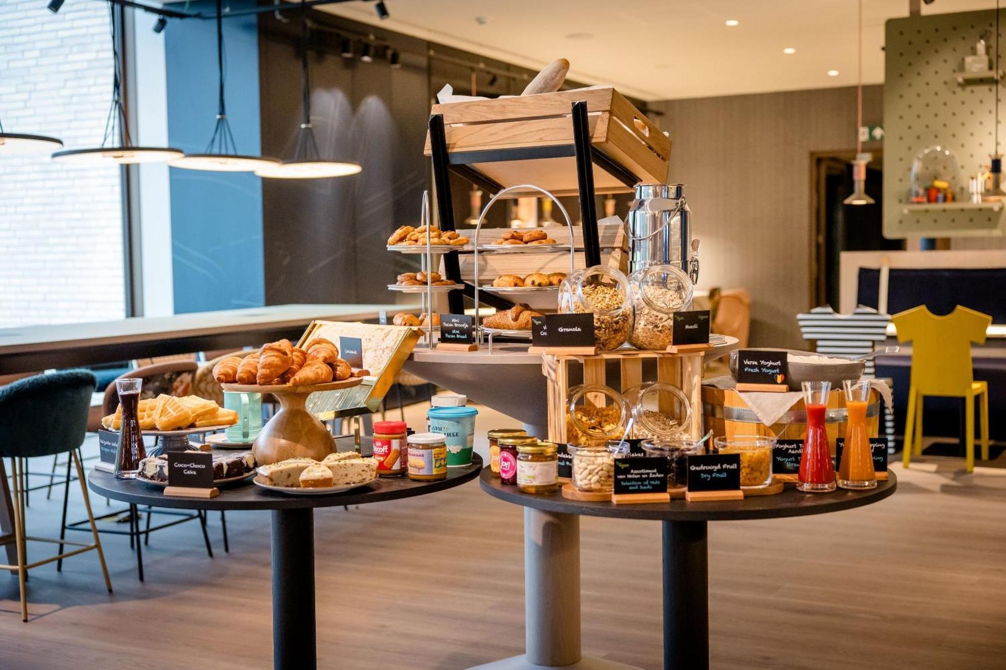 Motel One แอนต์เวิร์ป ภายนอก รูปภาพ